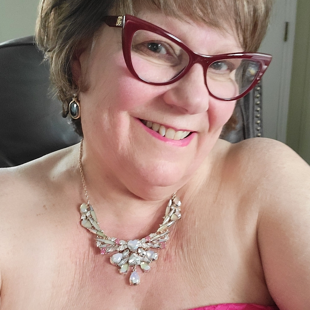 NEW NWOT Elegant Statement Necklace with White and Pink Accents
